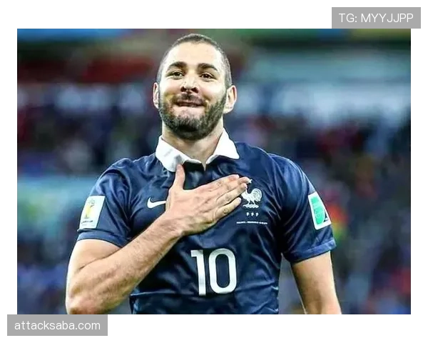 本泽马巅峰期为何来得晚：中锋的自我革命解析